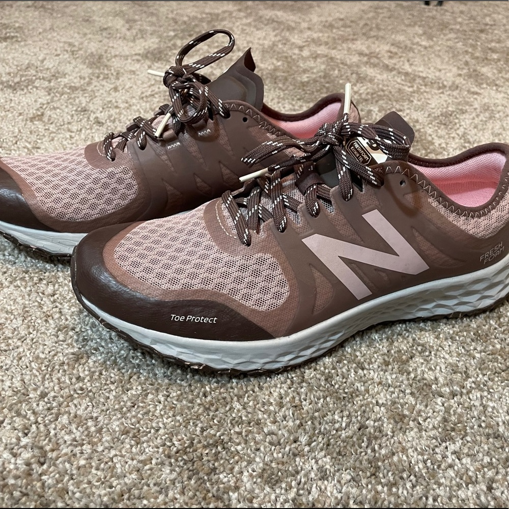 NEW BALANCE woman’s size 11 trail running shoes
